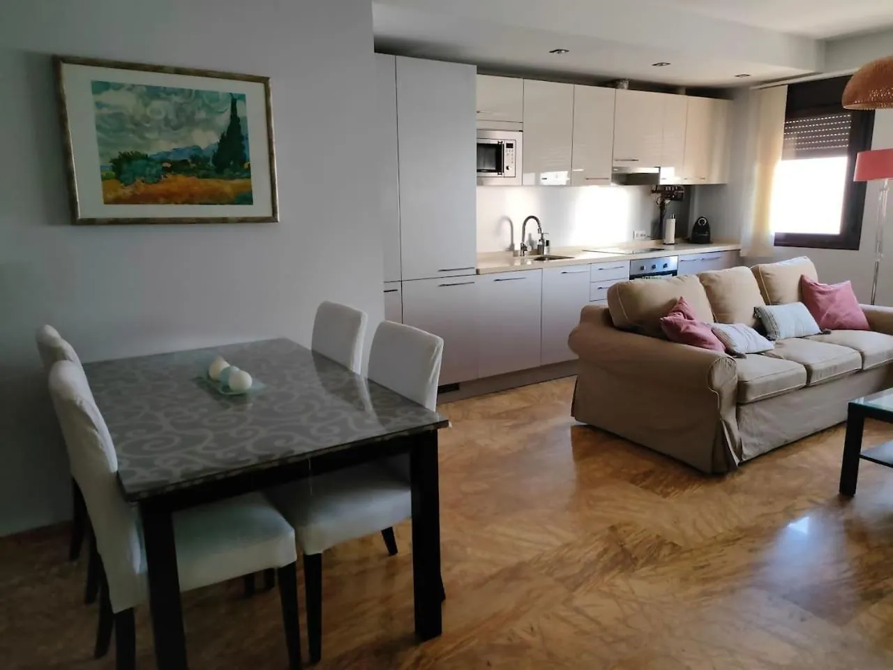 601 Moderno Y Amplio Apartamento En Valdeolleros location